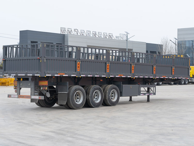 Semi-remorque de décharge latérale de 3 essieux 50 tonnes à vendre